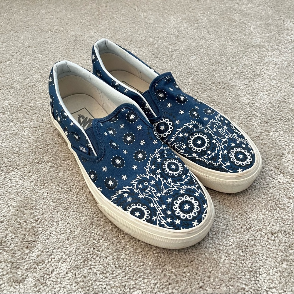 Madewell x Vans Unisex Classic Slip-On Sneakers in Bandana Print